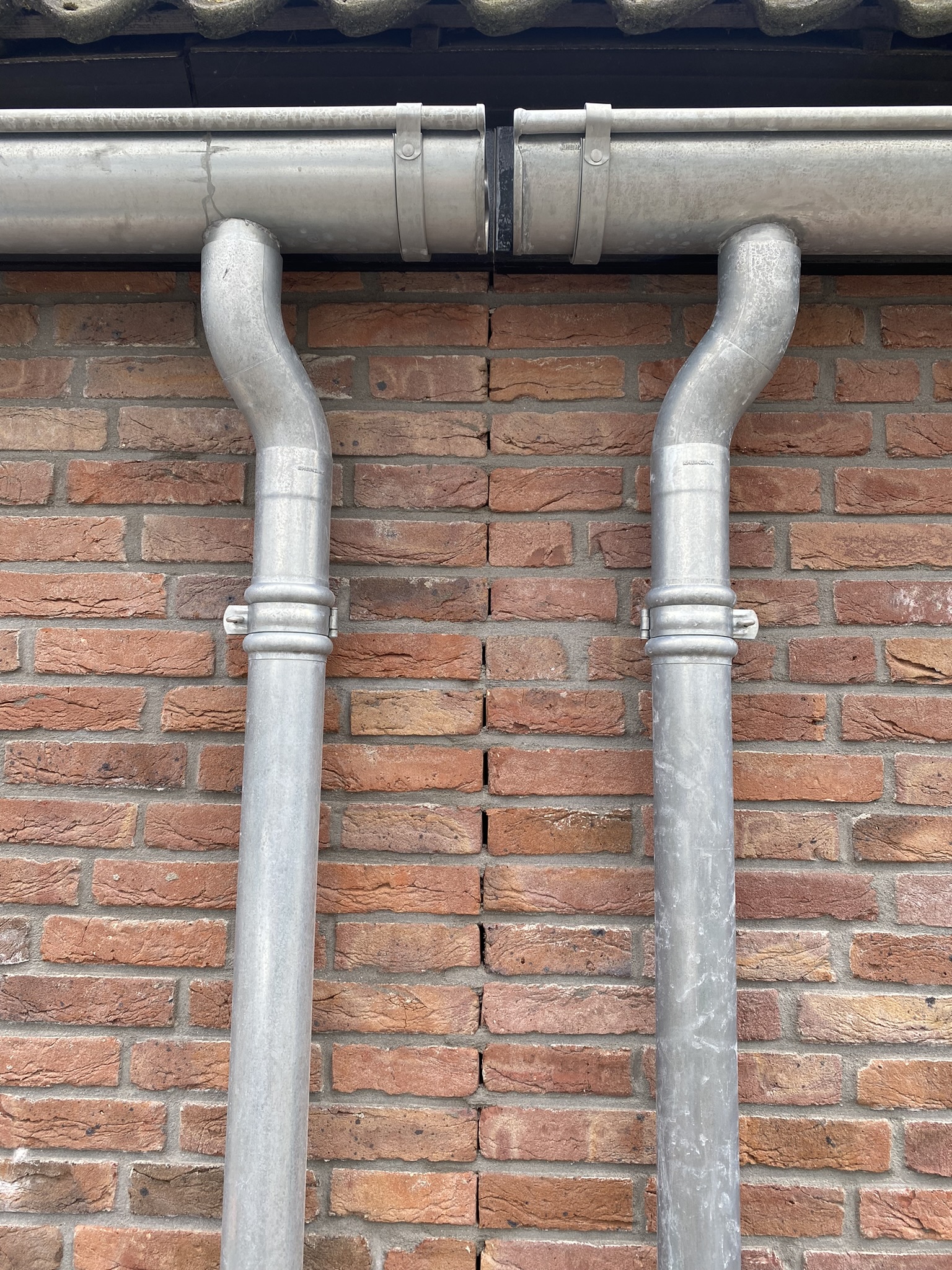 zinken dakgoot met dubbele wrongen zinken dakgoot met dubbele wrongen